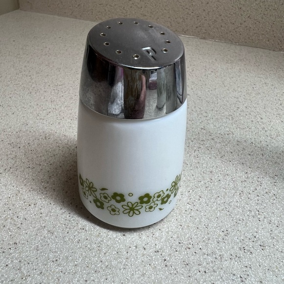 Vintage Starline Milk Glass Crazy Daisy Pepper Shaker - Picture 3 of 5